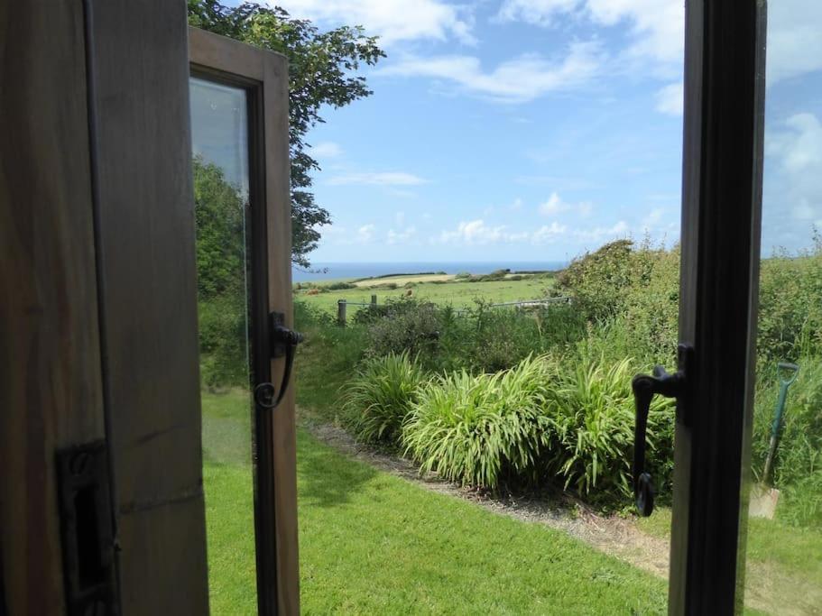 Lower Tresmorn Farmhouse Crackington Haven Exterior photo