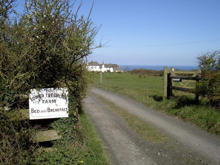 Lower Tresmorn Farmhouse Crackington Haven Exterior photo