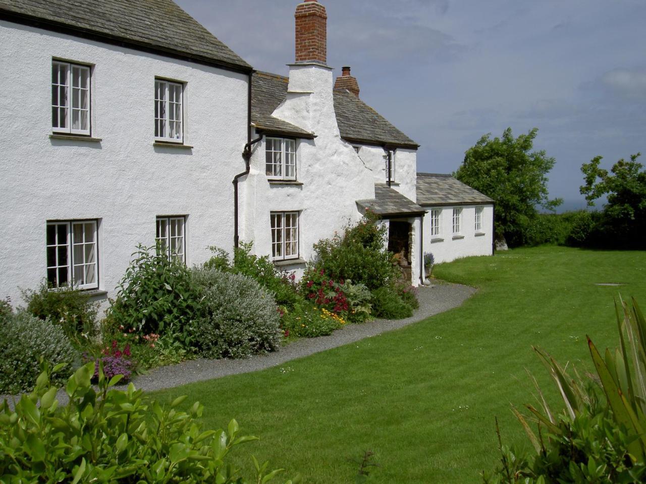 Lower Tresmorn Farmhouse Crackington Haven Exterior photo
