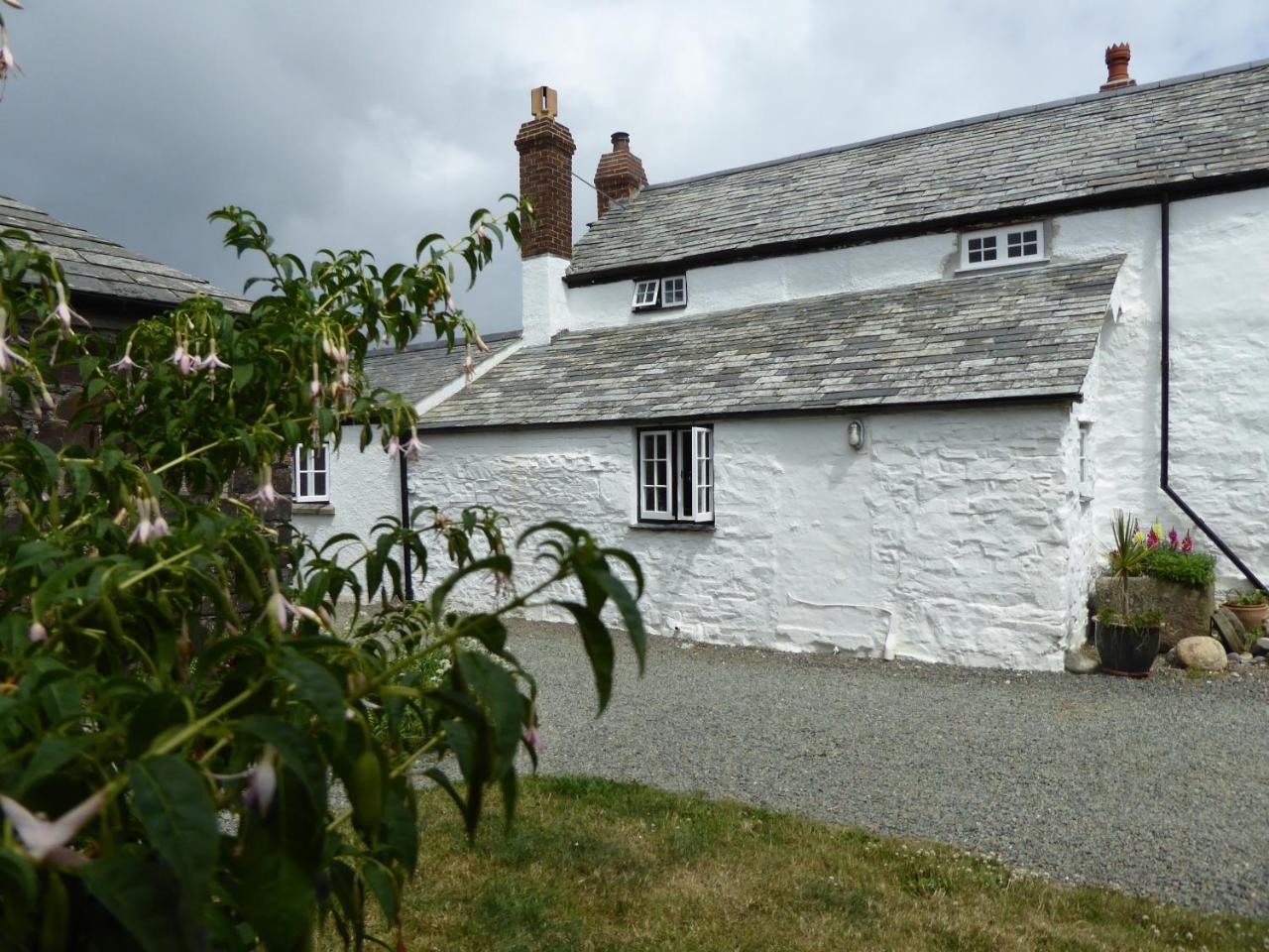 Lower Tresmorn Farmhouse Crackington Haven Exterior photo