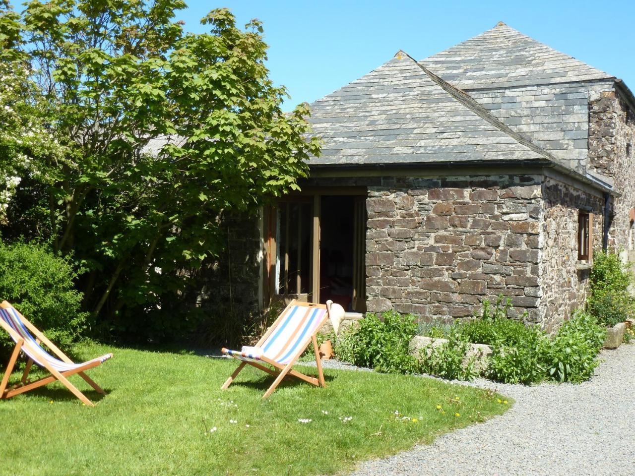 Lower Tresmorn Farmhouse Crackington Haven Exterior photo